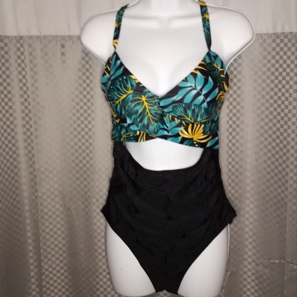 womans leafy print criss cross one piece bathing suit with Cutout design - Picture 8 of 8